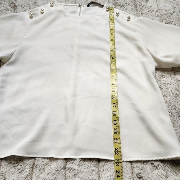 Blouse Bell sleeves Scoop neckline Pearl buttons white color Size M ZARA - Picture 12 of 14
